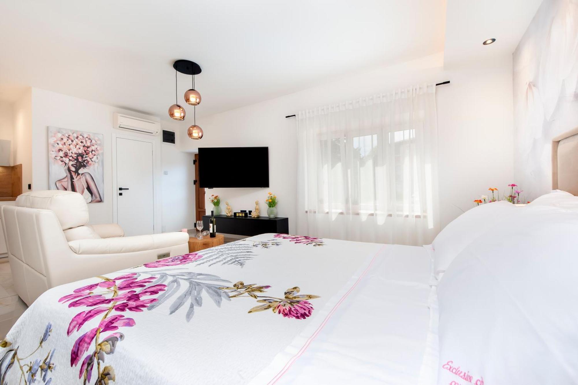Exclusive Center With Free E-bikes Apartment *